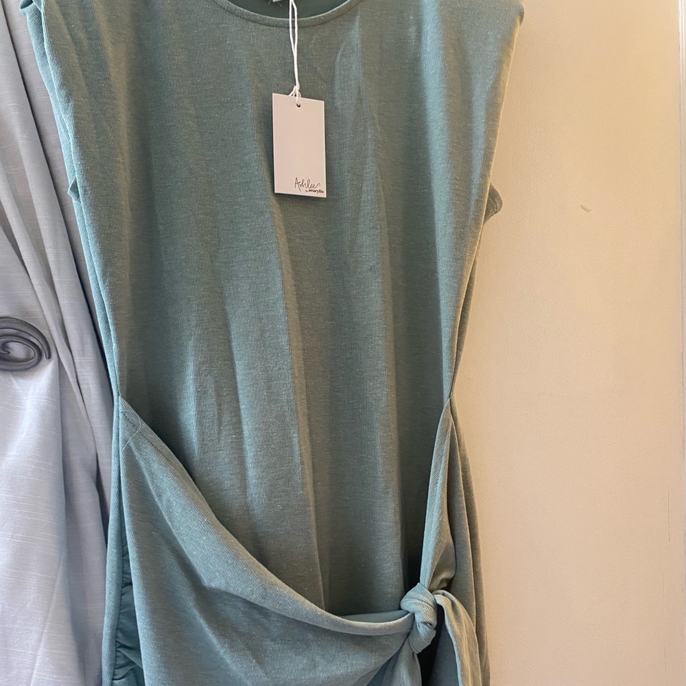 Knot Your Average Dress Amaryllis  medium
Never worn tags still on
